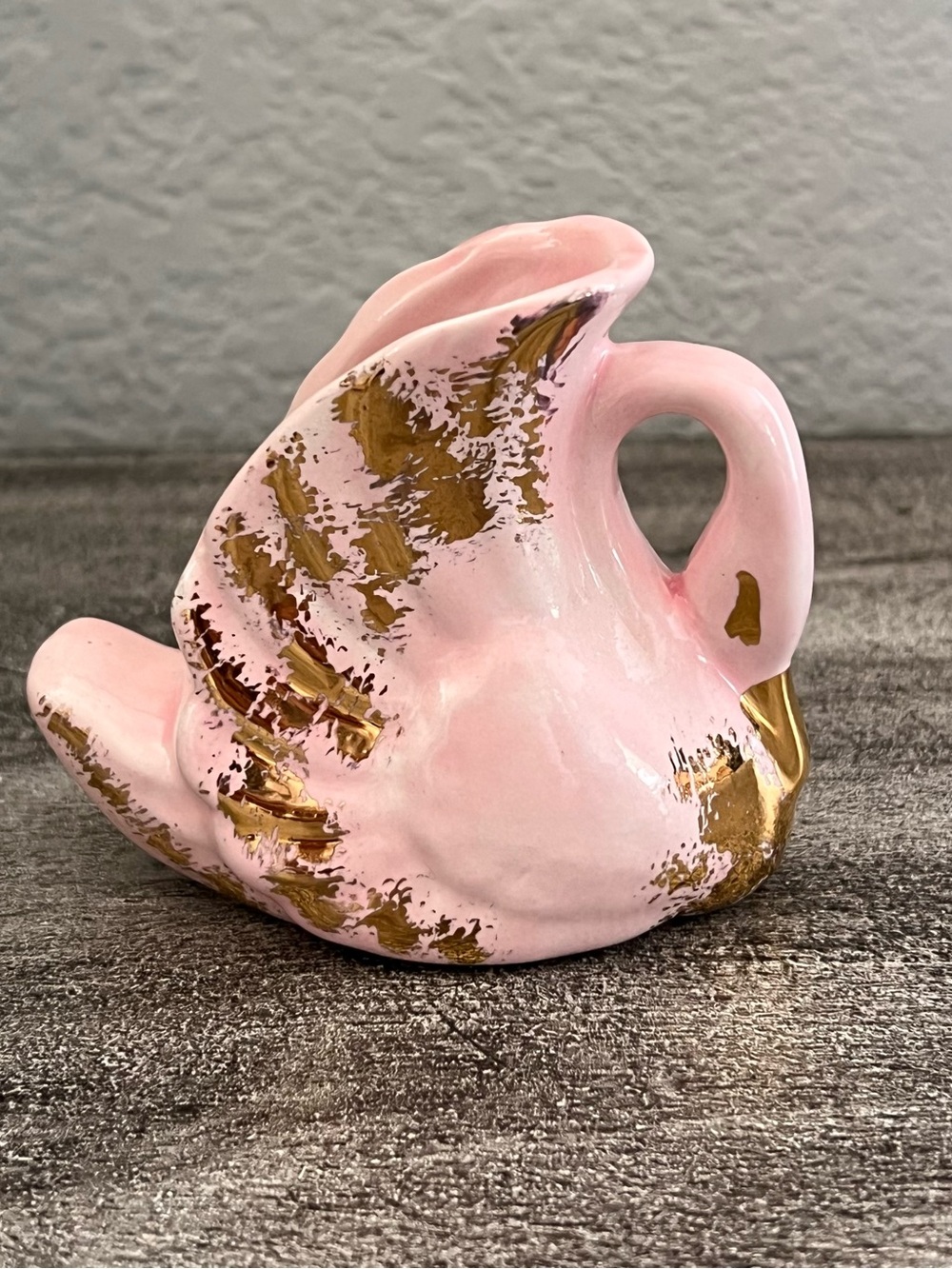 Vintage Swan Trinket Dish/Bud Vase
Miniature Pink Gold Trim Ceramic 3 1/2"